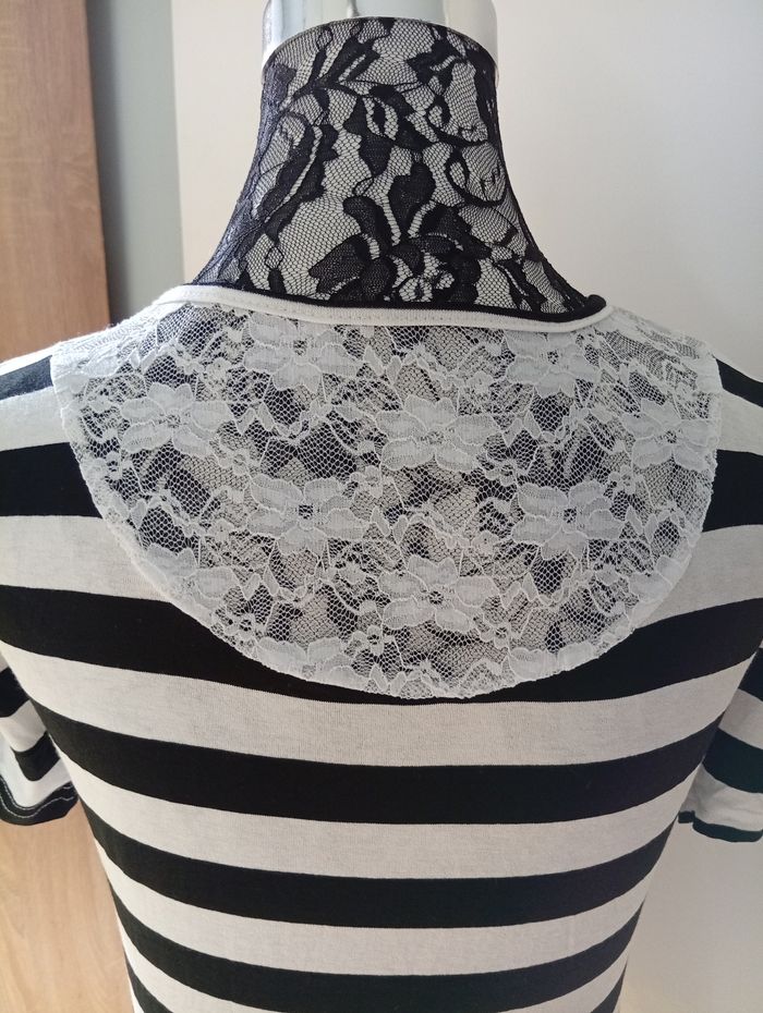 Joli tee-shirt avec p'tite dentelle à l' arrière - photo numéro 6