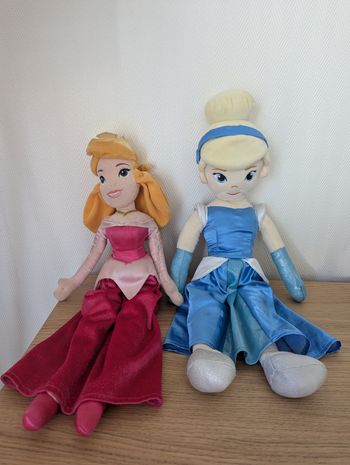 Lot de grande peluche Disney Aurore et Cendrillon 50cm