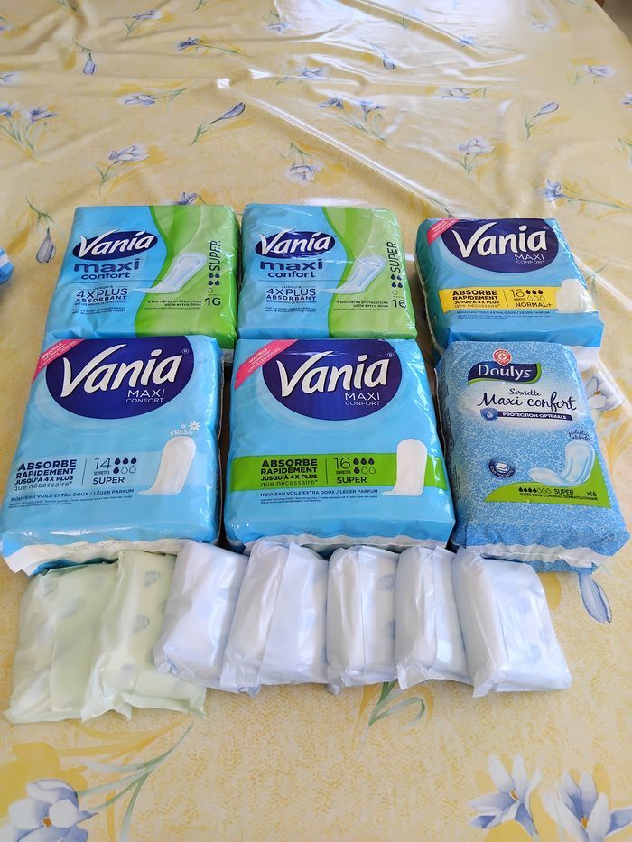 Lot 6 PAQUETS SERVIETTES HYGIENIQUE "VANIA + DOULYS" - photo numéro 1