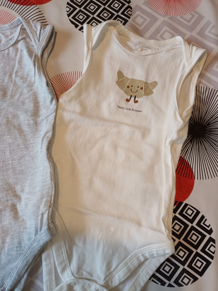 Lot 3 bodies débardeur 👦 taille 12 mois comme neuf - photo numéro 3