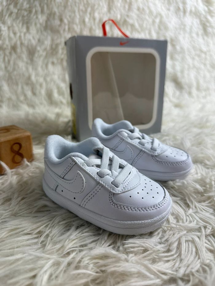 Paire de basket bébé nike force 1 crib taille 18,5 - photo numéro 2