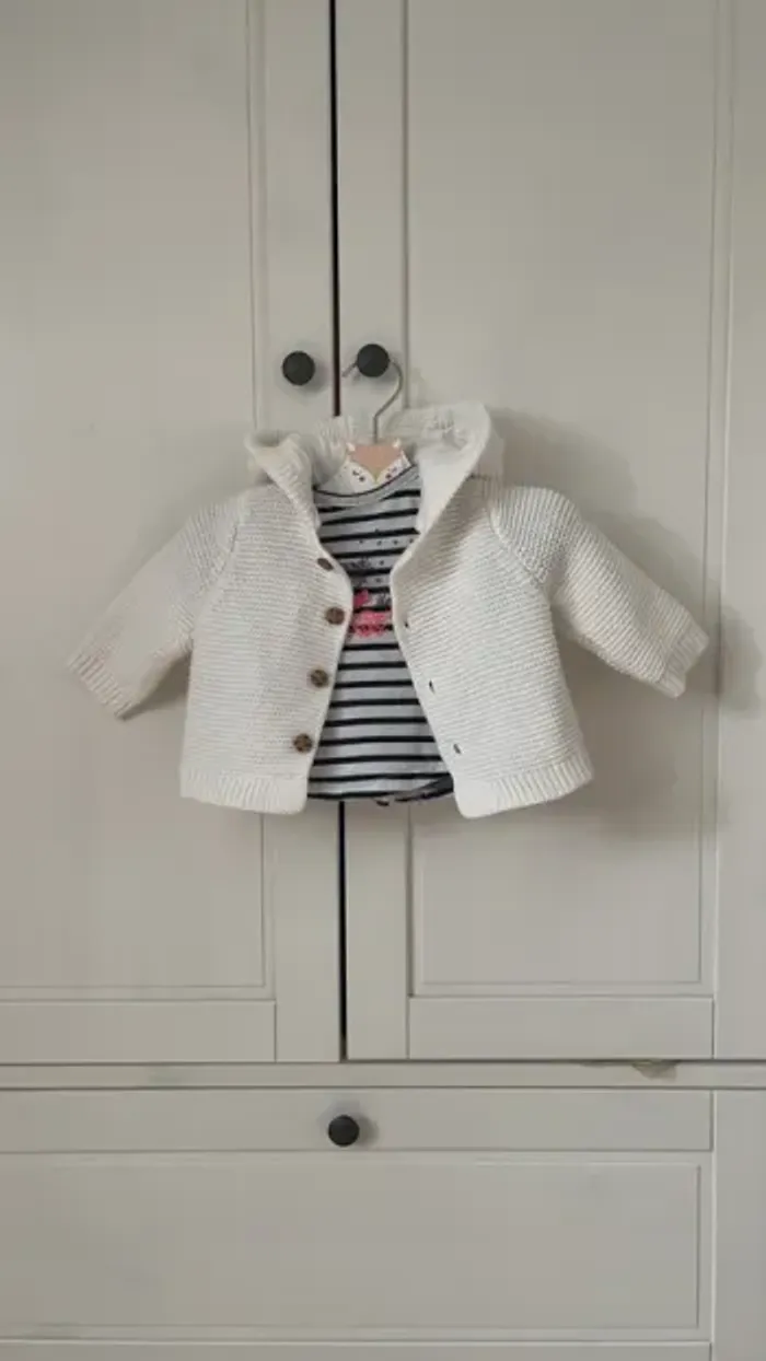 Gilet Cocoon et T shirt 3 pommes 3 mois - photo numéro 3