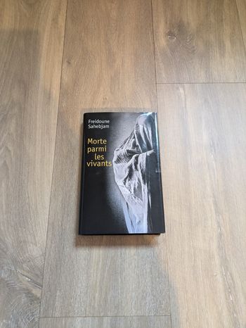 Livre Morte parmi les vivants Freidoune Sahebjam