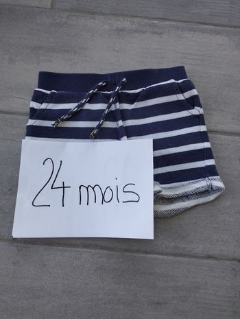 Lot N°558 Short épais bébé fille 24 mois Primark