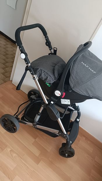 Vends poussette Naf Naf 3 en 1 en bon état