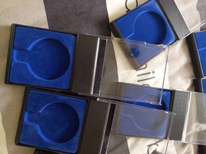 Lot 10 boîtiers pour médailles - photo numéro 9