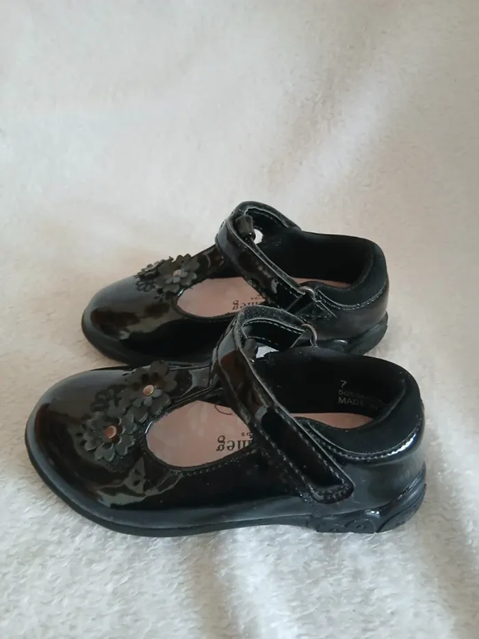 Jolies Ballerines vernies pointure 24 - photo numéro 4