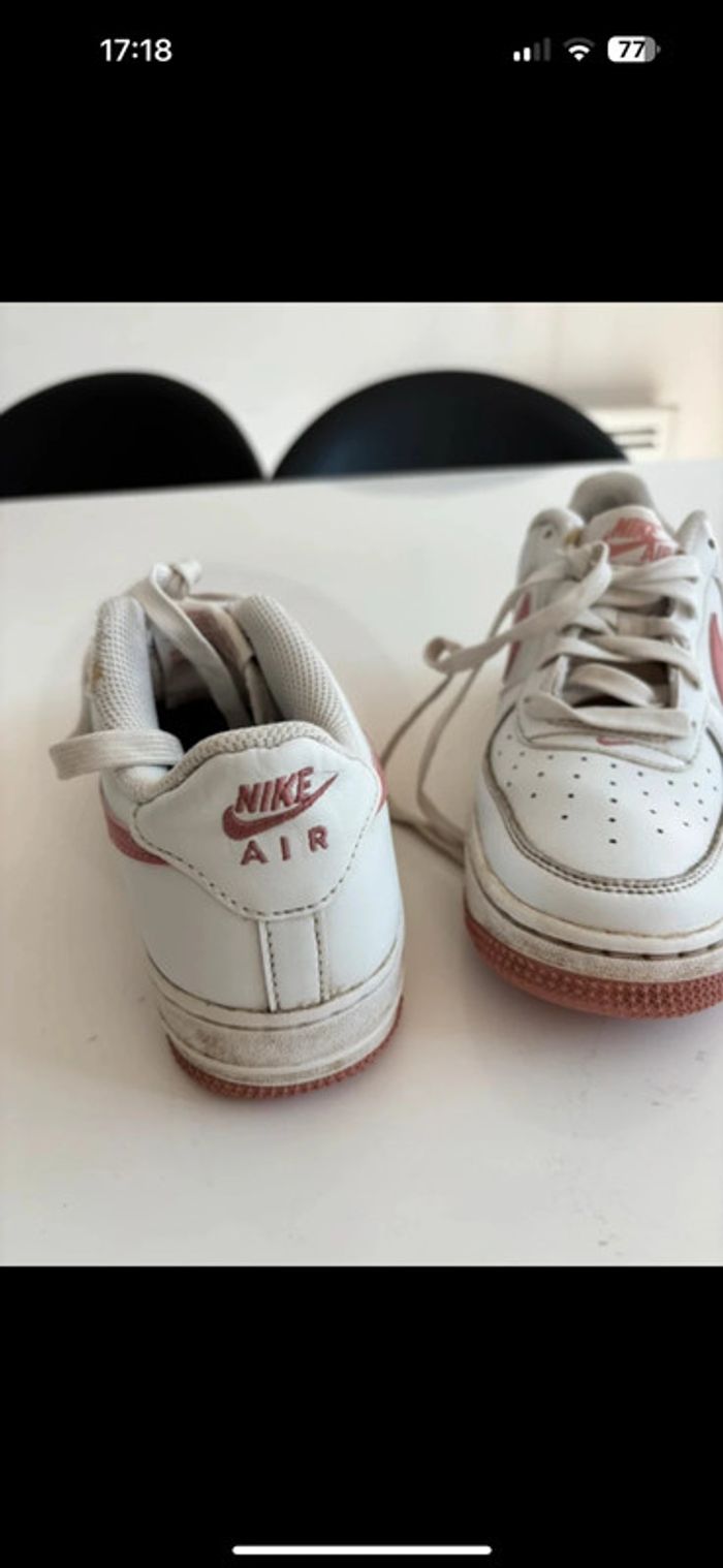 🩷 Nike Air Force 1 Low - Blanc & Rose saumon - Taille 36,5 - photo numéro 8