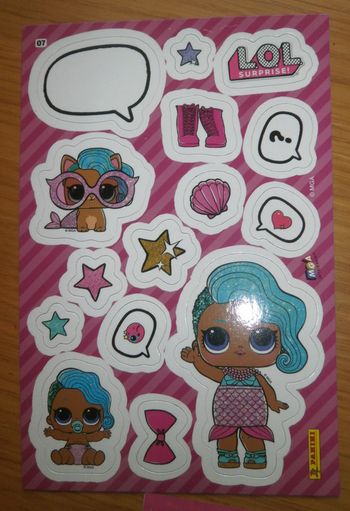 L.O.L Surprise Magnetic trading Card 07-Glitterati Club