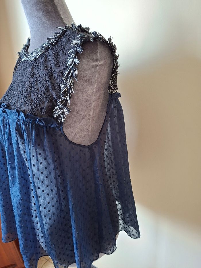 Haut sans manche bleu nuit et broderie noire Taille XL - photo numéro 2