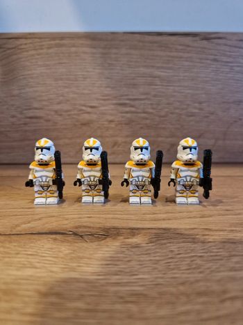 Figurines type lego 4 clones de la 212ème star wars