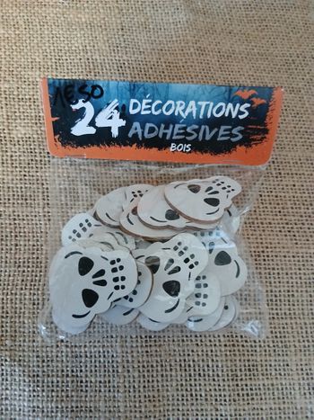 Lot de 24 décoration adhésives tête de mort en bois halloween