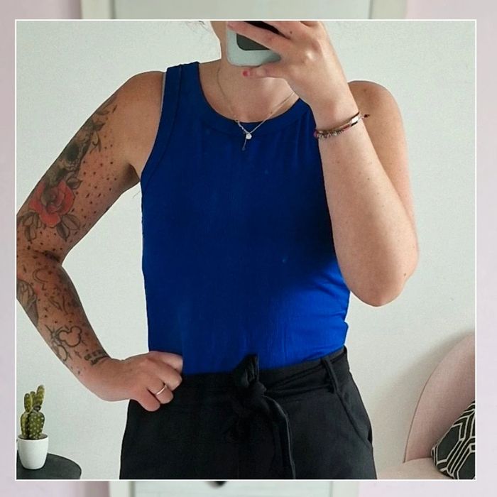 Debardeur bleu roi. Neuf avec etiquette. Taille M/38.