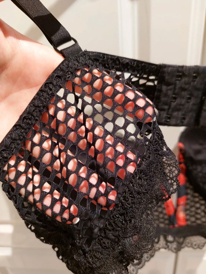 Soutien gorge noir rouge - photo numéro 8