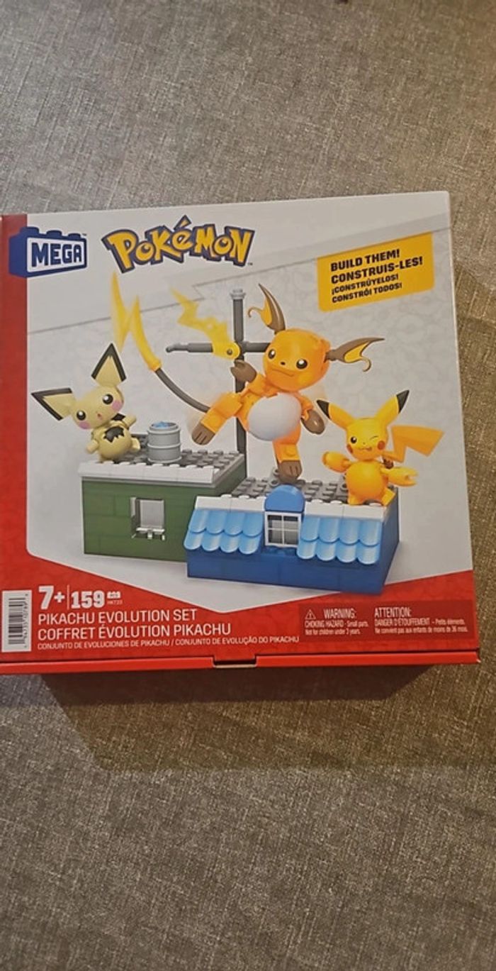 Méga pokemon. Pikachu évolution set