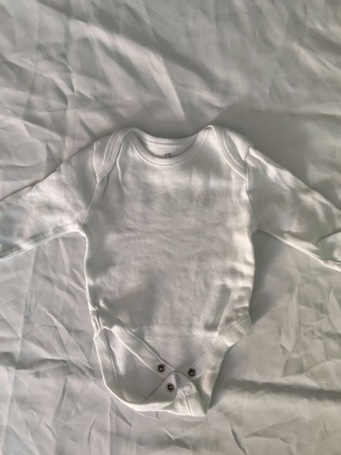 Bodies bébé manches longues / 1 mois - photo numéro 2