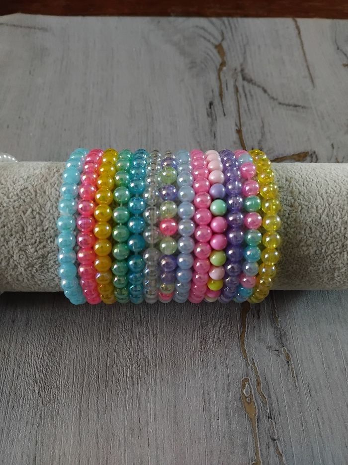 Lot 13  bracelets en perles