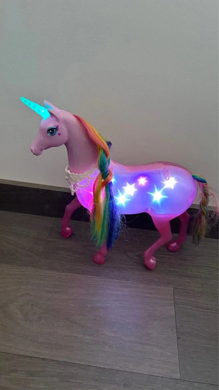 Licorne magique interactive avec son et lumière