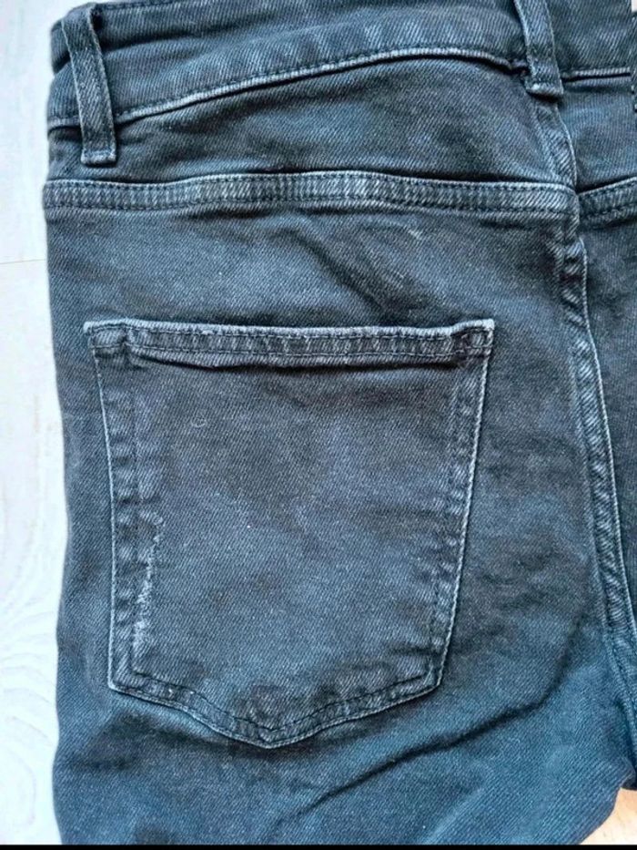 Jean Bershka Homme 36 – slim destroy noir – effet déchiré aux genoux – look streetwear moderne - photo numéro 10