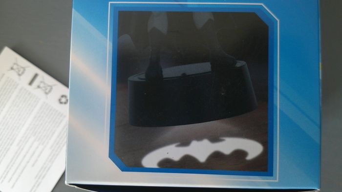 Figurine BATMAN avec éclairage LED (PRODUIT NEUF) - photo numéro 6