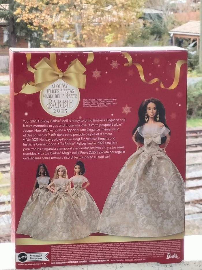 Poupée barbie châtain joyeux Noël 2025 - photo numéro 3