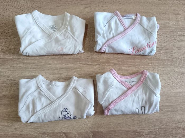 C44 Lot bodies kitchoun / petit bateau 1 mois