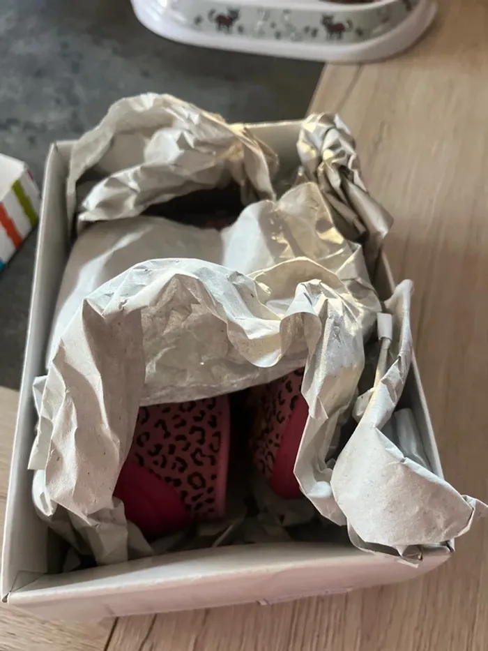 Vend pantoufles filles taille 22 - photo numéro 5