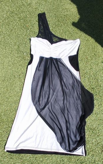 Robe noire et blanche