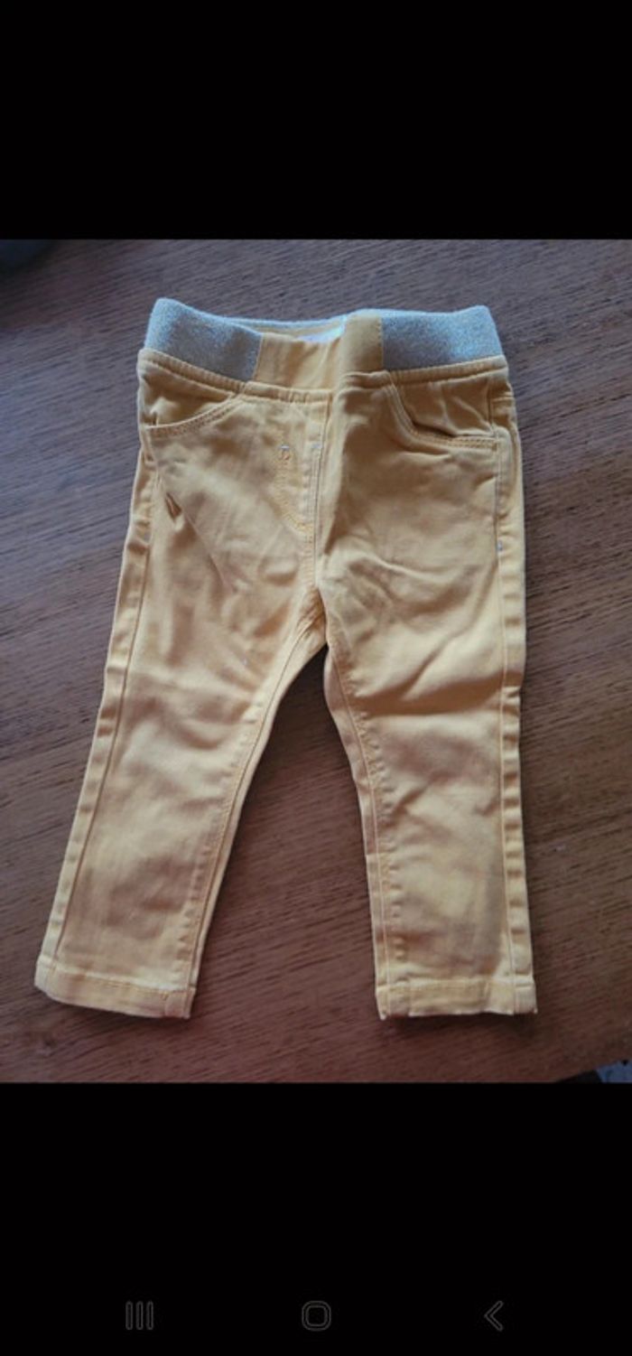 Jean taille 18 mois