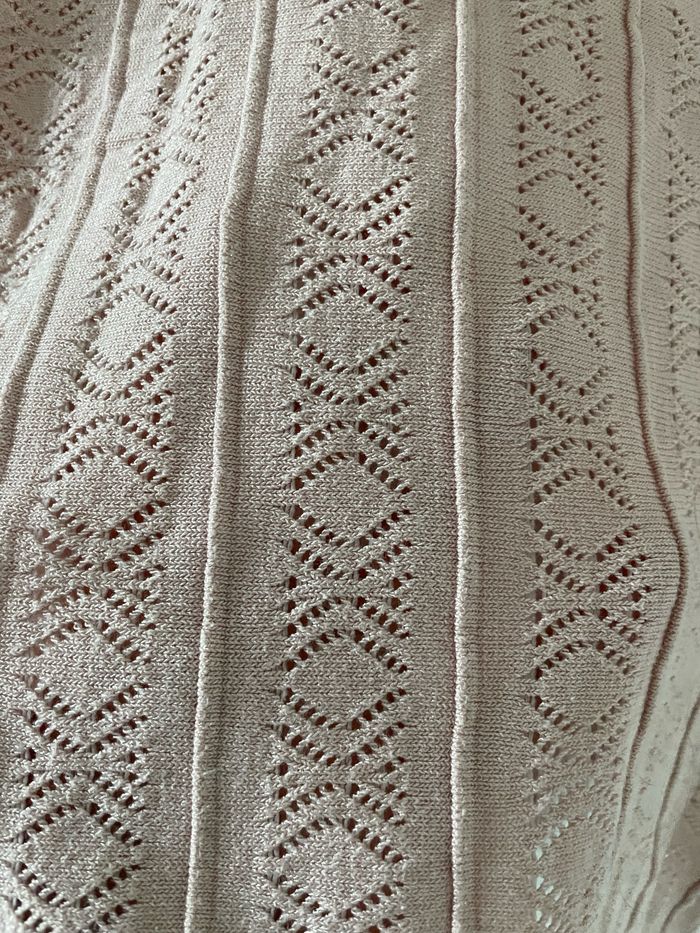 Haut rose ajourée - photo numéro 3