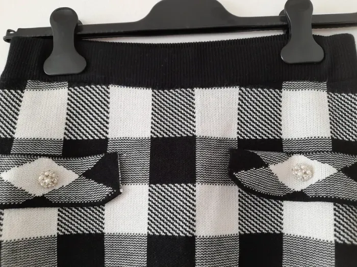 Jupe à carreaux forme évasée. - photo numéro 2