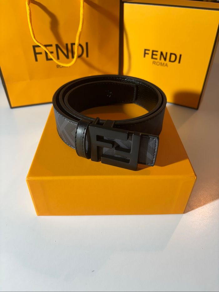 Ceintures Fendi vendu avec la boîte - photo numéro 3