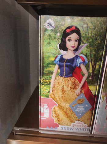 Poupée princesse disney blanche neige avec brosse incluse 