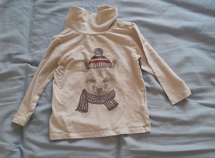 T-shirt manches longues sous pull col roulé