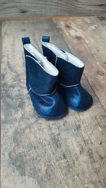 Chaussures bottes légères 9 12 mois taille 18 neuf sans étiquette