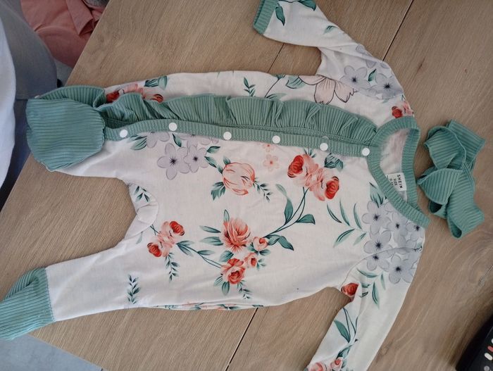 Lot vêtements fille 1 mois - photo numéro 7