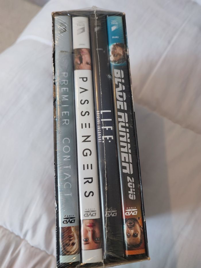 Coffret DVD neuf science-fiction - photo numéro 3