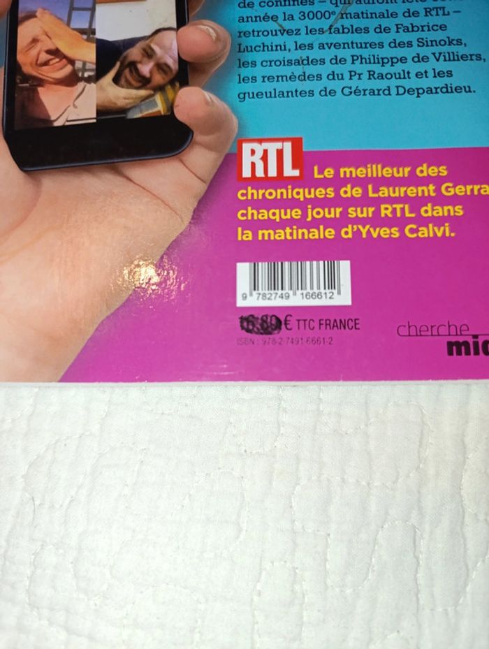 Livre Mascarade de Laurent Gerra - photo numéro 4