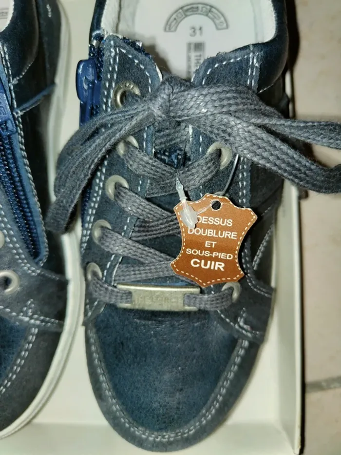 Chaussures garçon neuves bleues The force pointure 31 cuir - photo numéro 3