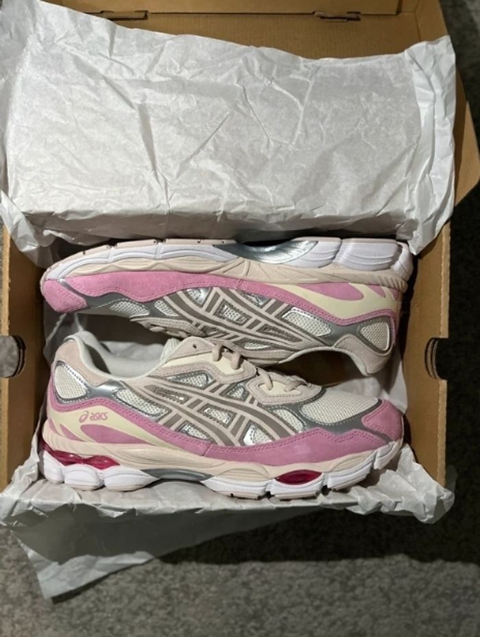 Chaussures de running Asics GEL-NYC, roses, pointure 38