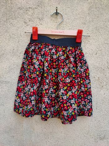 Jupe a fleurs taille 5 ans