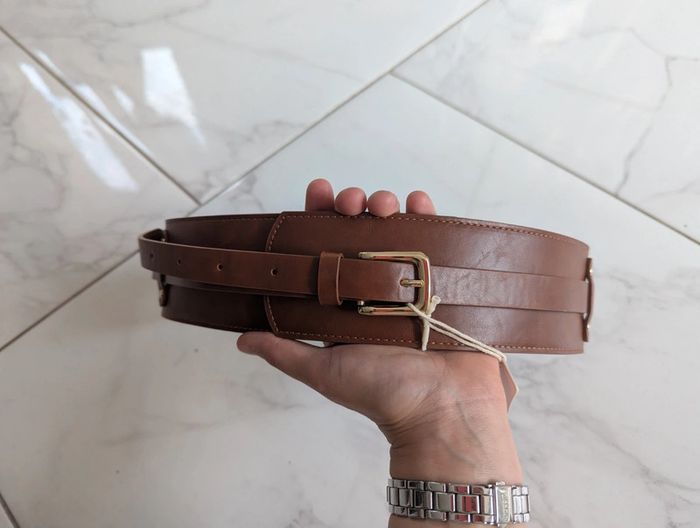 Ceinture Victoria Hyde London - Taile 110cm - Neuf avec étiquette - Soldé a 38.95€