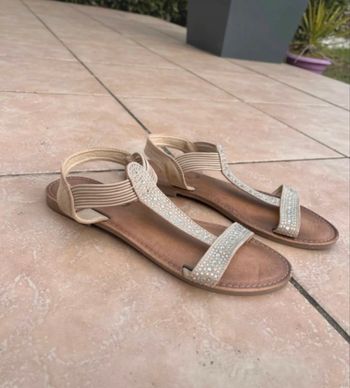 Sandale couleur beige à strass taille 40 de chez La Halle en bon état