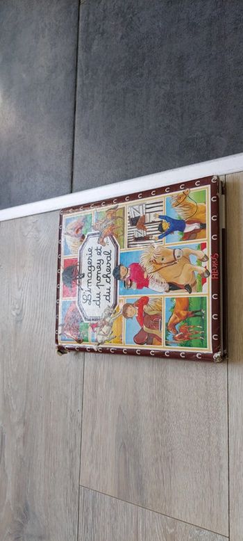 Livre L Imagerie du poney et du cheval, couverture abimée