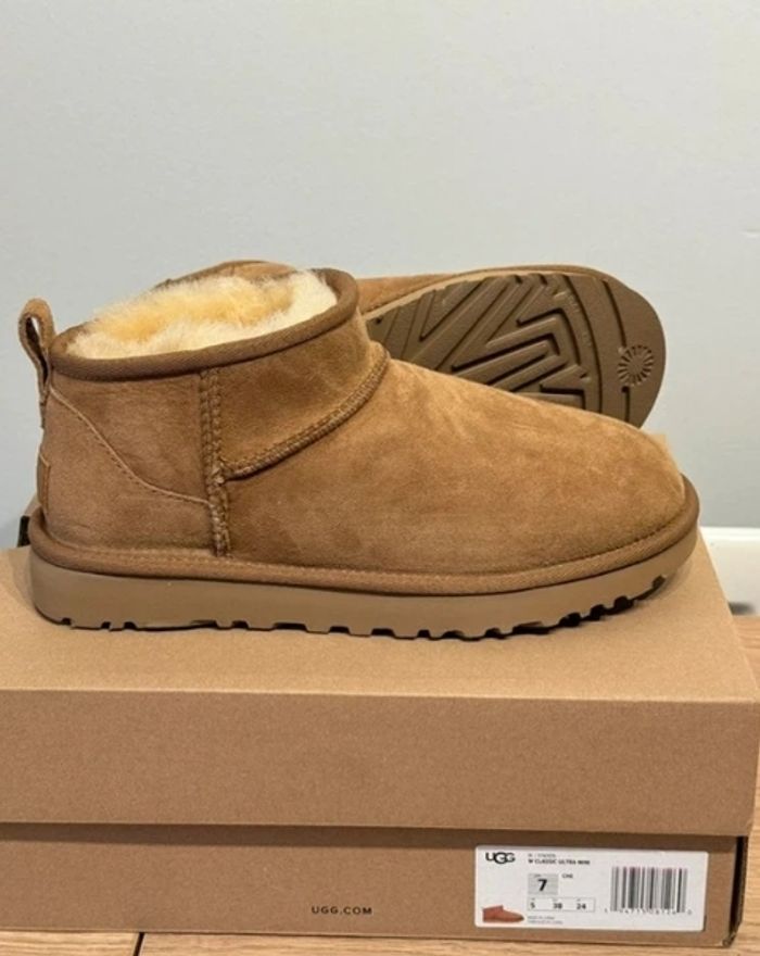 Bottes de neige courtes UGG 🌰37 - photo numéro 2