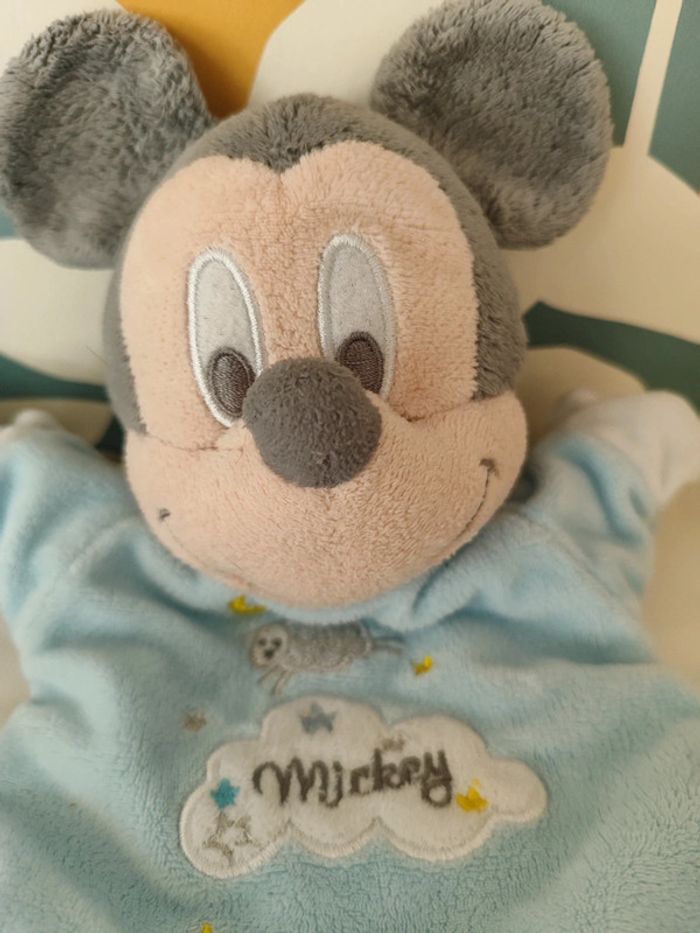 Peluche doudou marionnette Mickey Disney baby - photo numéro 3