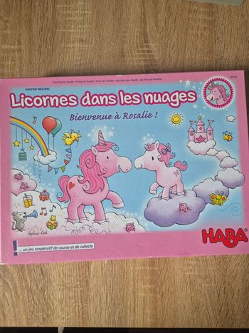 Jeu licorne dans les nuages 