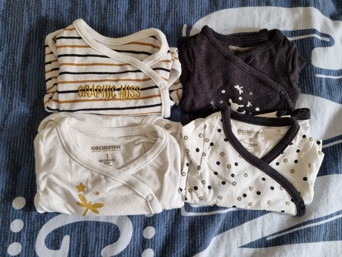 Lot 1 mois 18 pièces plus 2 bodies offert ( légèrement tâcher voir dernière photo) - photo numéro 5