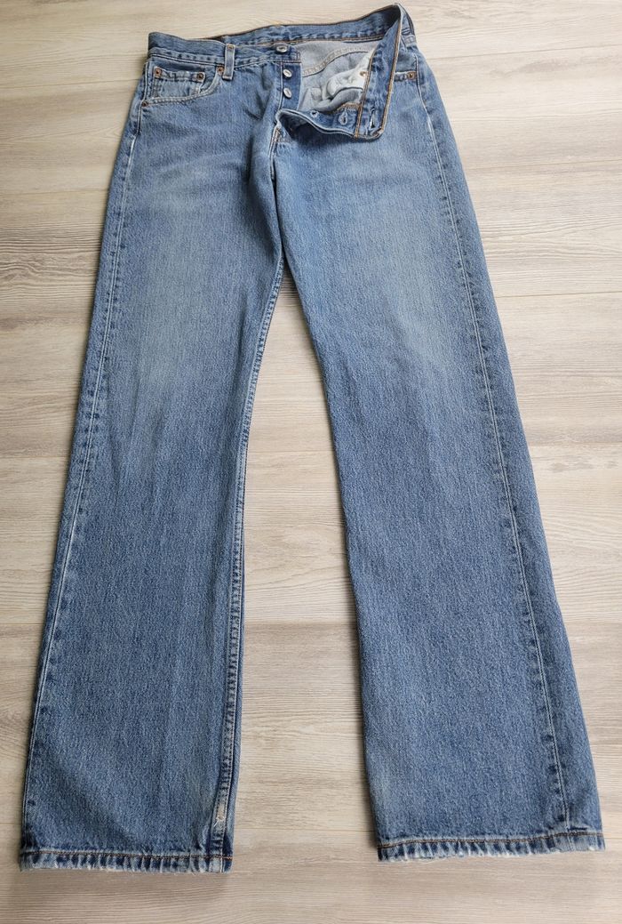 Jean Levi’s 501 W30 L32 bleu  – coupe droite - photo numéro 3