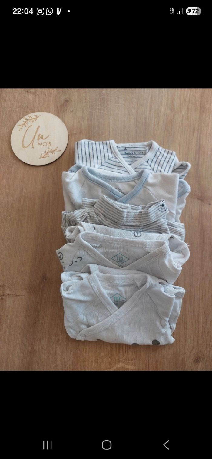 Lot pyjamas et bodies garçons ou filles 1 mois - photo numéro 2